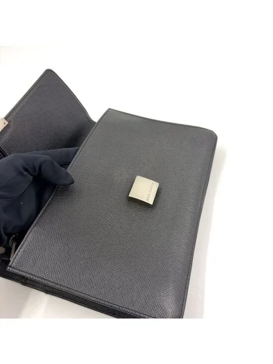 Louis Vuitton Selenga Taiga Ardoise Leather Black Clutch Silver - Picture 12 of 15